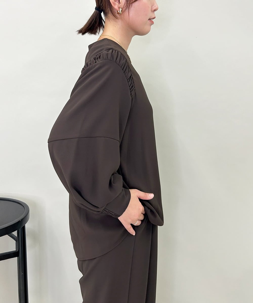 ZMBAE39158 al'aise modulation(アレーズモジュレーション) 【セットアップ対応】ギャザーアクセントデザインブラウス ブラウン