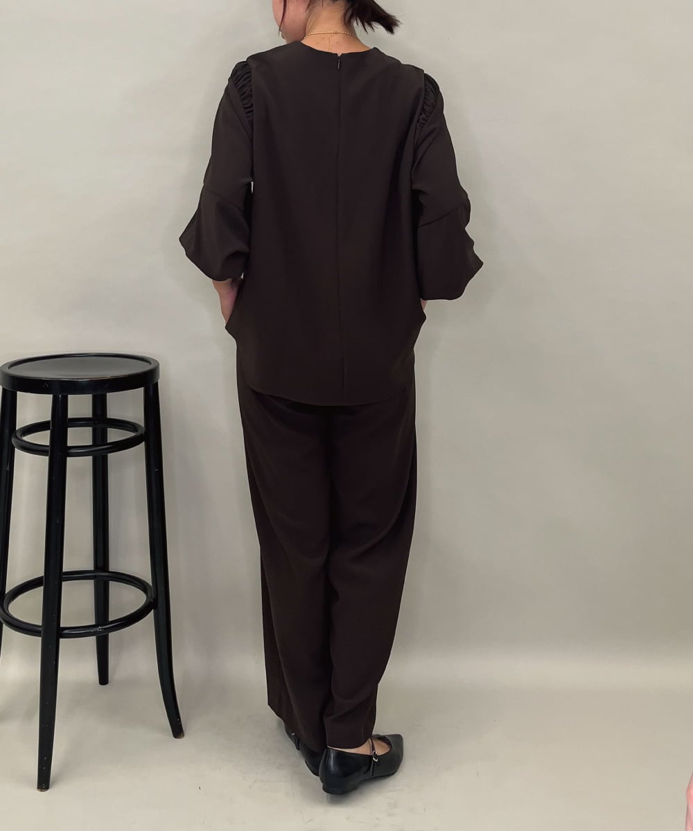 ZMBAE39158 al'aise modulation(アレーズモジュレーション) 【セットアップ対応】ギャザーアクセントデザインブラウス ブラウン