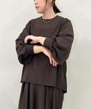 ZMBAE39158 al'aise modulation(アレーズモジュレーション) 【セットアップ対応】ギャザーアクセントデザインブラウス ブラウン