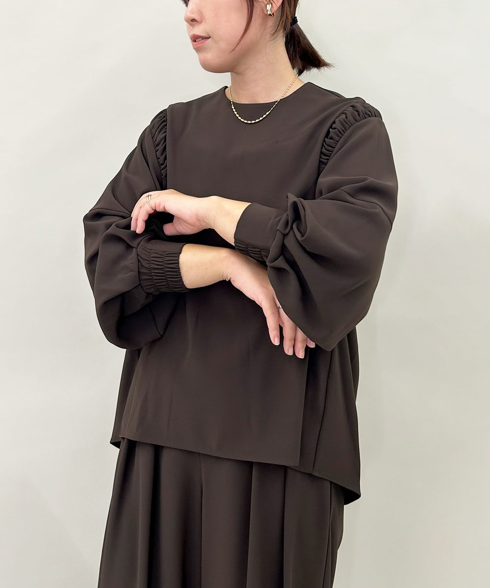 ZMBAE39158 al'aise modulation(アレーズモジュレーション) 【セットアップ対応】ギャザーアクセントデザインブラウス ブラウン