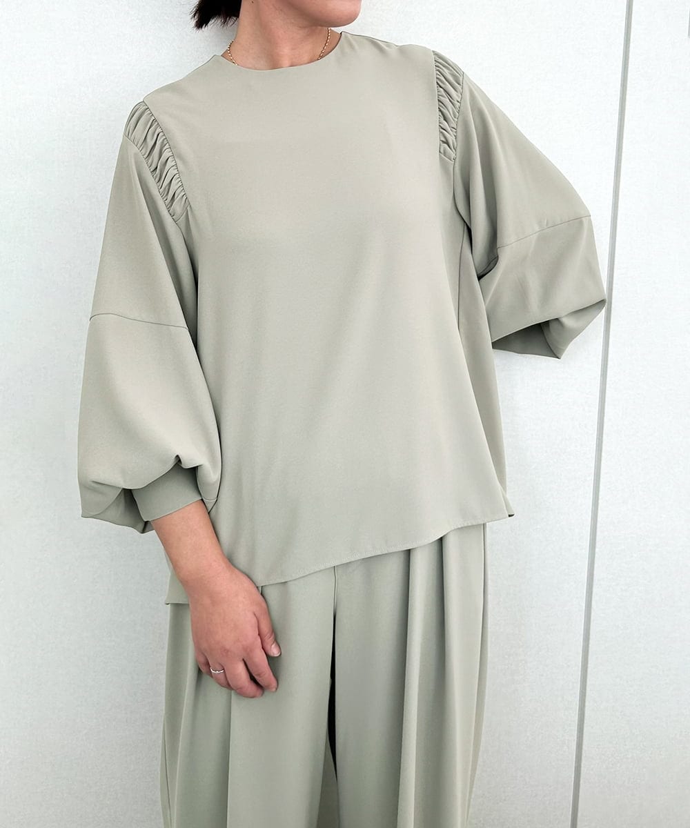 ZMBAE39158 al'aise modulation(アレーズモジュレーション) 【セットアップ対応】ギャザーアクセントデザインブラウス ライトグレー