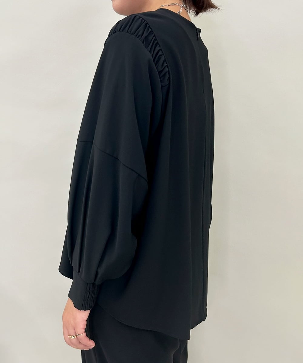 ZMBAE39158 al'aise modulation(アレーズモジュレーション) 【セットアップ対応】ギャザーアクセントデザインブラウス ブラック