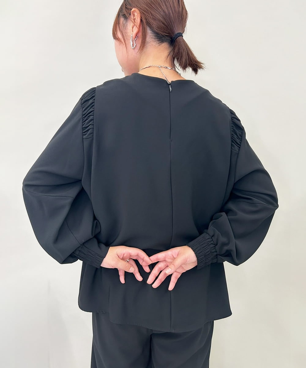 ZMBAE39158 al'aise modulation(アレーズモジュレーション) 【セットアップ対応】ギャザーアクセントデザインブラウス ブラック
