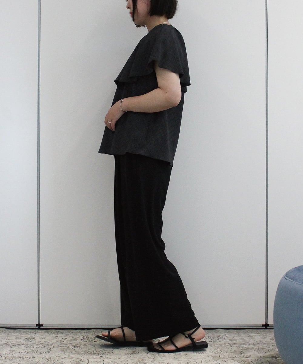 ZMBIB63140 al'aise modulation(アレーズモジュレーション) ラッフルカラーブラウス ダークグレー