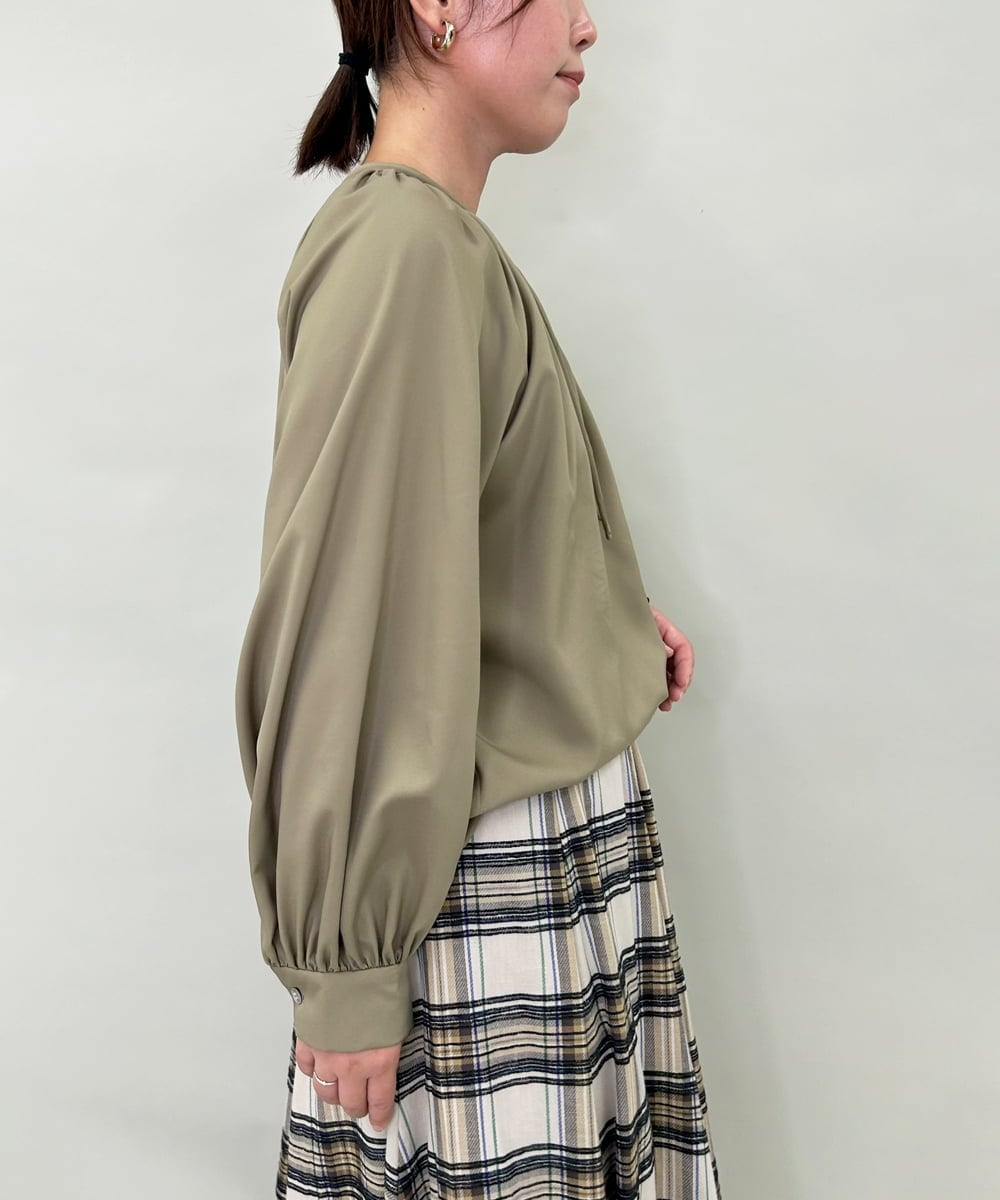 ZMBJB12110 al'aise modulation(アレーズモジュレーション) 【洗える】フロントリボンラグランブラウス カーキ