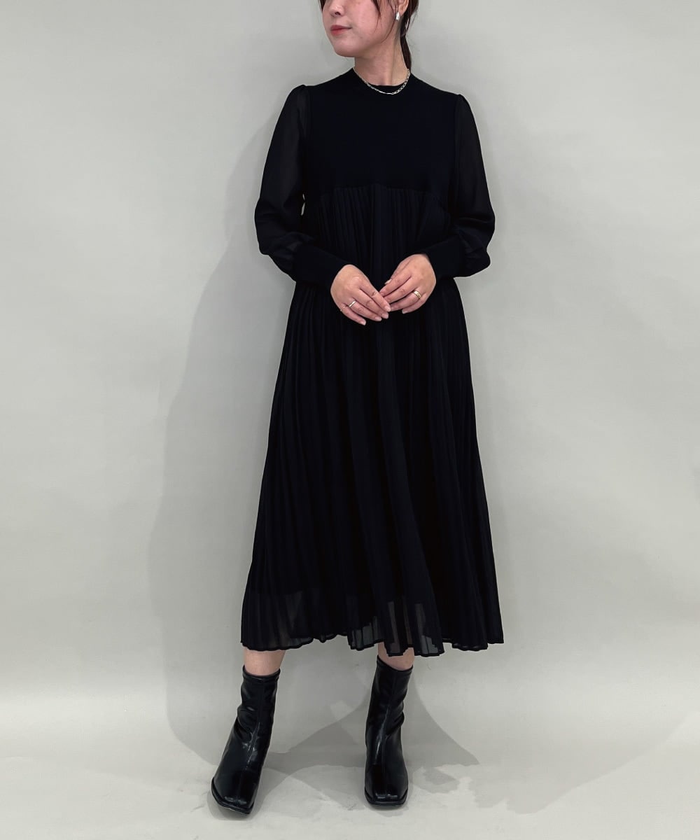 ZMEAE23169 al'aise modulation(アレーズモジュレーション) ニットジョイント切り替えプリーツワンピース ブラック