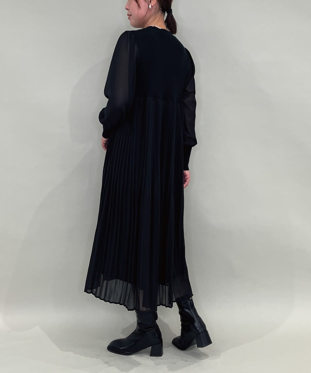 ZMEAE23169 al'aise modulation(アレーズモジュレーション) ニットジョイント切り替えプリーツワンピース ブラック