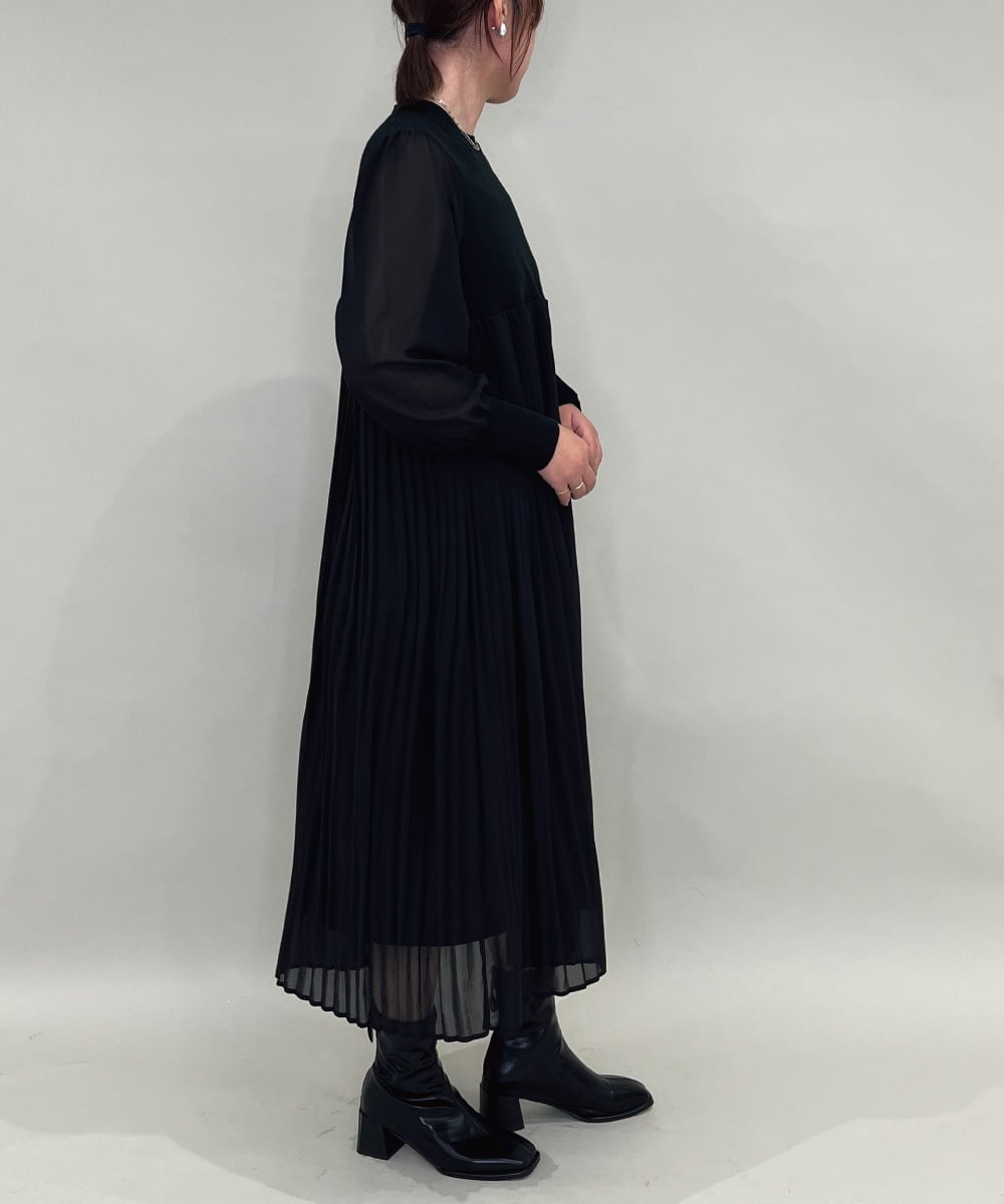 ZMEAE23169 al'aise modulation(アレーズモジュレーション) ニットジョイント切り替えプリーツワンピース ブラック