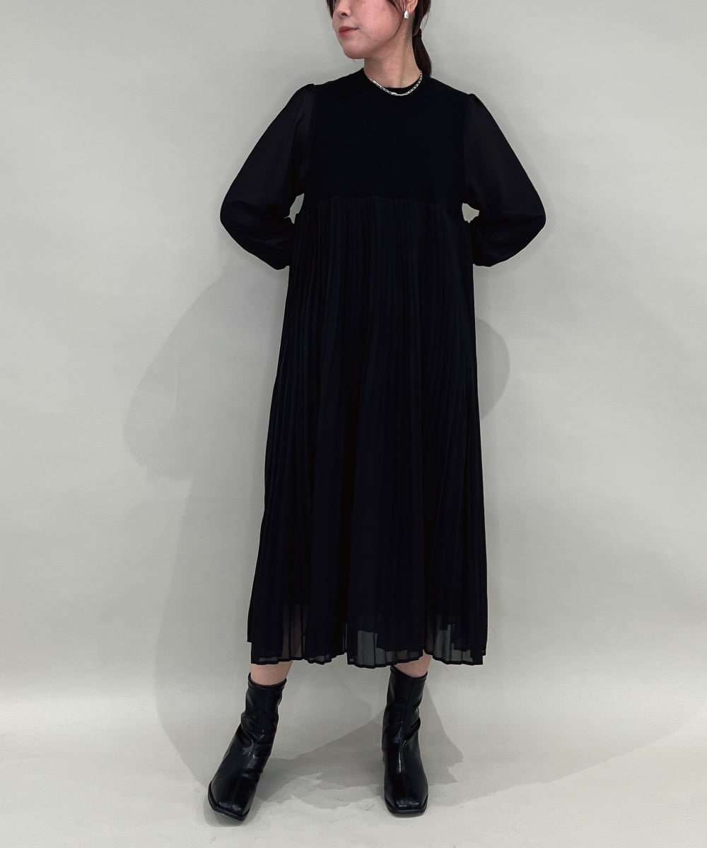 ZMEAE23169 al'aise modulation(アレーズモジュレーション) ニットジョイント切り替えプリーツワンピース ブラック