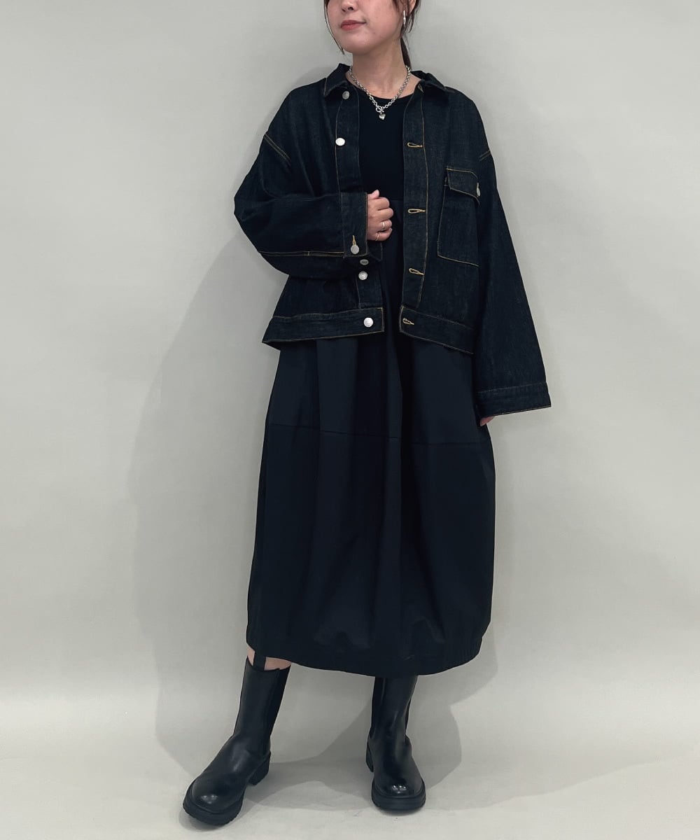 ZMEAE24179 al'aise modulation(アレーズモジュレーション) ジョイントデザインコクーンシルエットワンピース ブラック