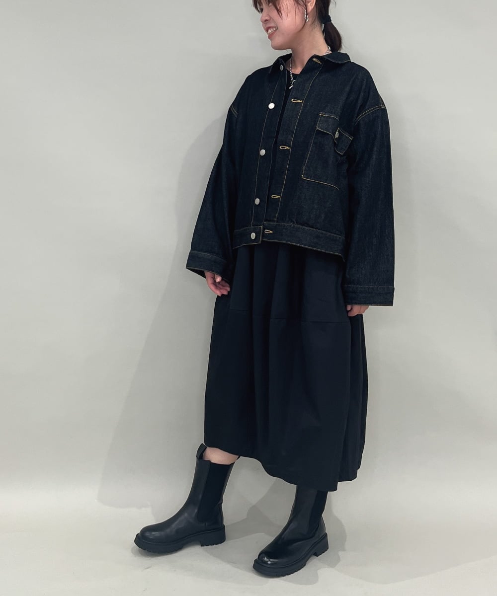 ZMEAE24179 al'aise modulation(アレーズモジュレーション) ジョイントデザインコクーンシルエットワンピース ブラック