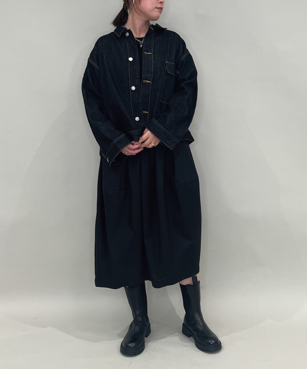 ZMEAE24179 al'aise modulation(アレーズモジュレーション) ジョイントデザインコクーンシルエットワンピース ブラック