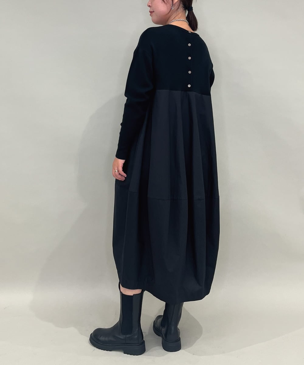 ZMEAE24179 al'aise modulation(アレーズモジュレーション) ジョイントデザインコクーンシルエットワンピース ブラック