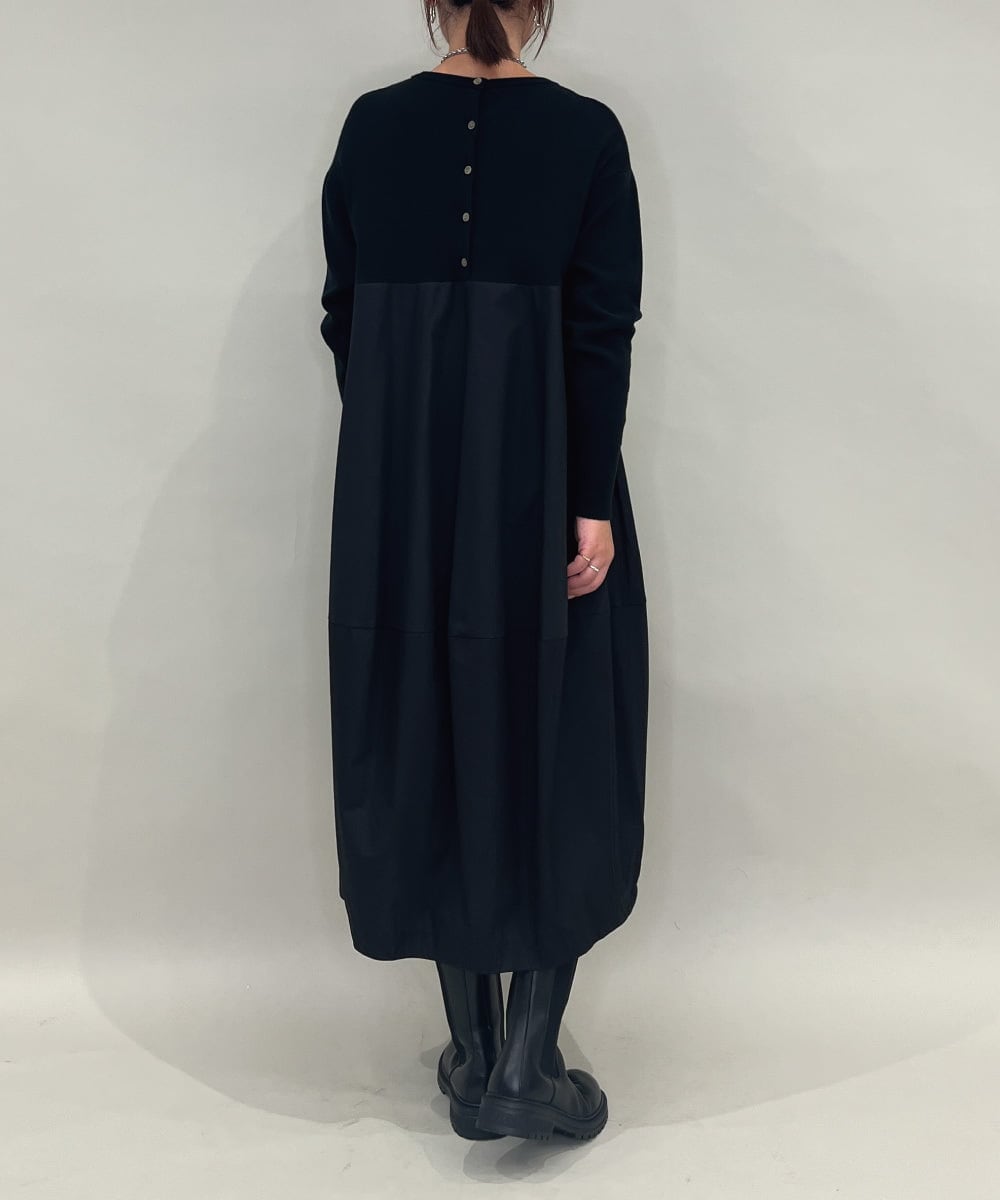 ZMEAE24179 al'aise modulation(アレーズモジュレーション) ジョイントデザインコクーンシルエットワンピース ブラック