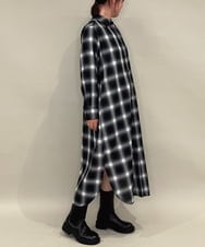 ZMEAE34168 al'aise modulation(アレーズモジュレーション) オンブレチェックシャツワンピース ブラック