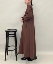 ZMEAE35180 al'aise modulation(アレーズモジュレーション) ギャザースリーブワンピース ブラウン