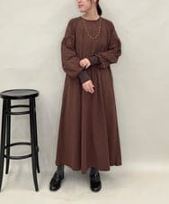 ZMEAE35180 al'aise modulation(アレーズモジュレーション) ギャザースリーブワンピース ブラウン