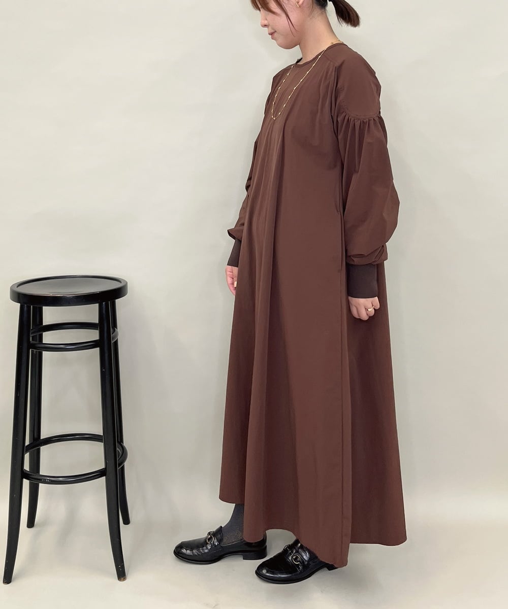 ZMEAE35180 al'aise modulation(アレーズモジュレーション) ギャザースリーブワンピース ブラウン