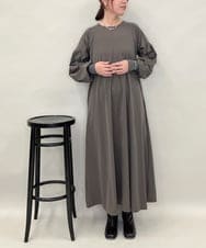 ZMEAE35180 al'aise modulation(アレーズモジュレーション) ギャザースリーブワンピース ダークグレー