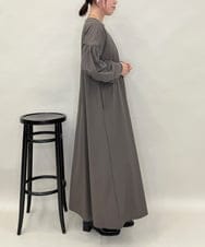 ZMEAE35180 al'aise modulation(アレーズモジュレーション) ギャザースリーブワンピース ダークグレー