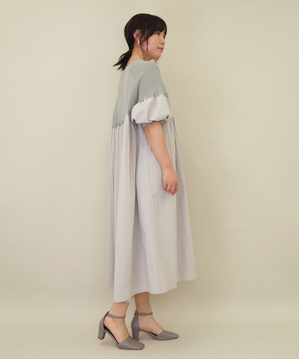 ZMEEE04169 al'aise modulation(アレーズモジュレーション) プリーツドッキングニットワンピース ライトグレー