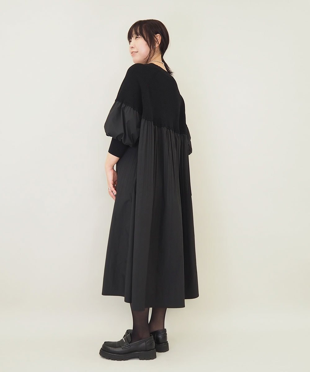 ZMEEE04169 al'aise modulation(アレーズモジュレーション) プリーツドッキングニットワンピース ブラック