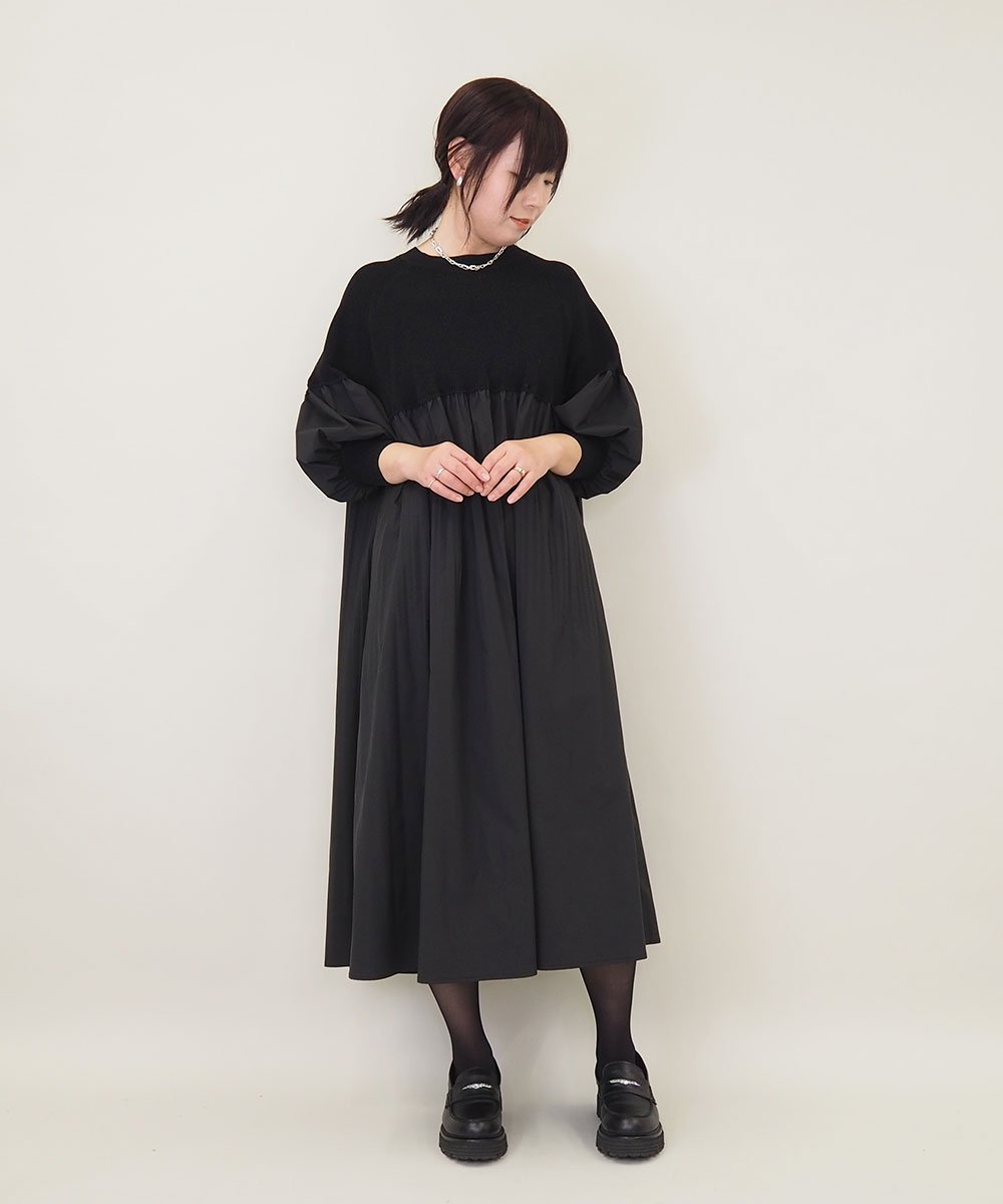ZMEEE04169 al'aise modulation(アレーズモジュレーション) プリーツドッキングニットワンピース ブラック