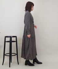 ZMEEE06135 al'aise modulation(アレーズモジュレーション) モノグラムプリントワンピース ネイビー