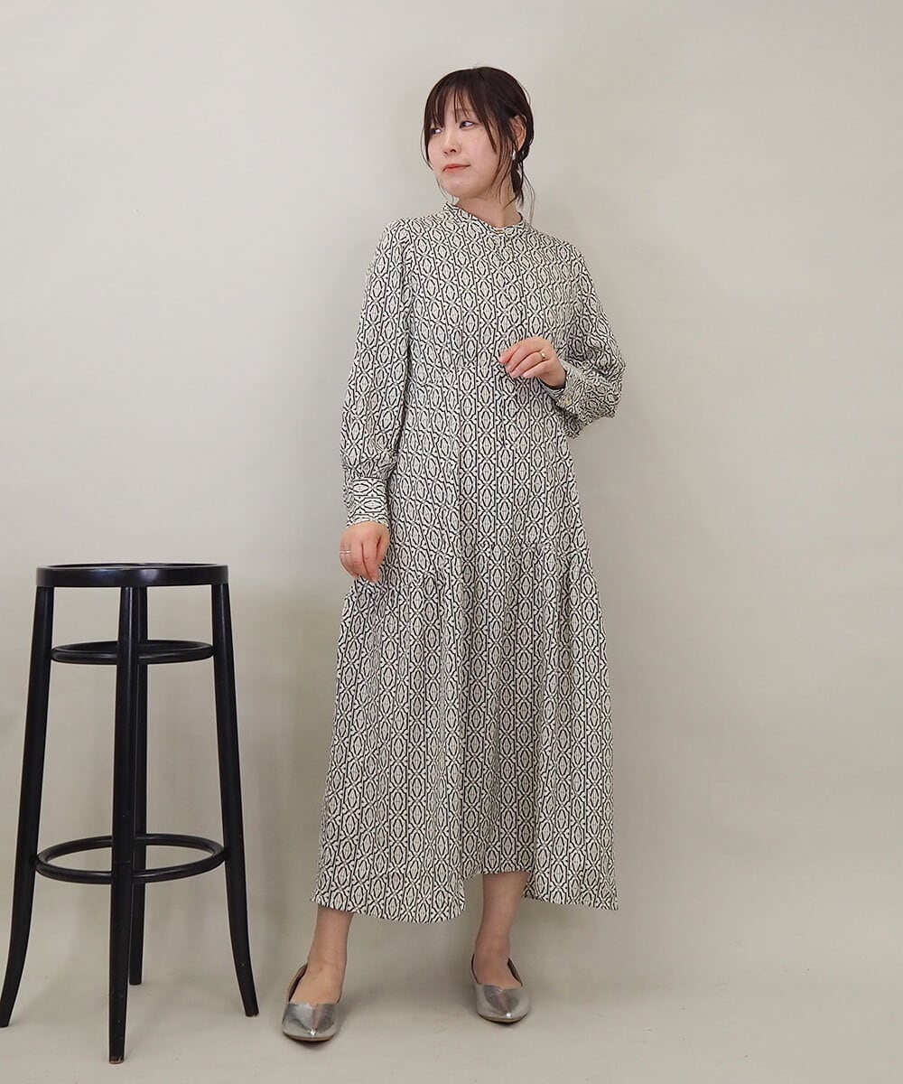 ZMEEE06135 al'aise modulation(アレーズモジュレーション) モノグラムプリントワンピース アイボリー