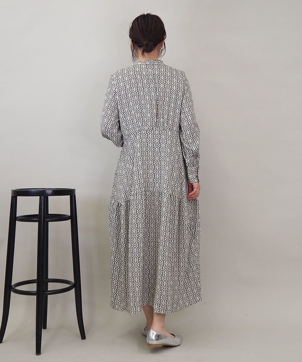 ZMEEE06135 al'aise modulation(アレーズモジュレーション) モノグラムプリントワンピース アイボリー