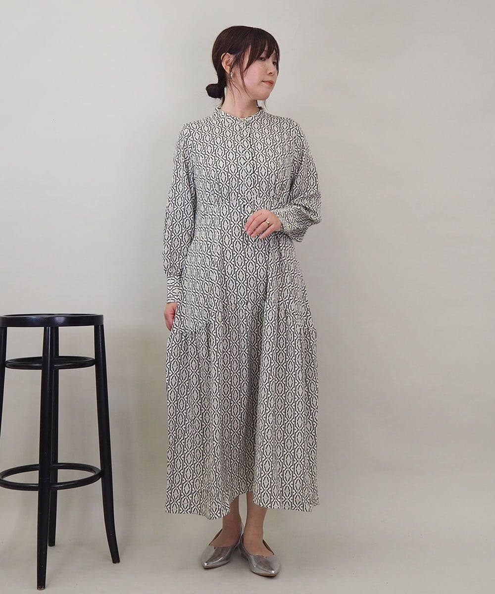 ZMEEE06135 al'aise modulation(アレーズモジュレーション) モノグラムプリントワンピース アイボリー