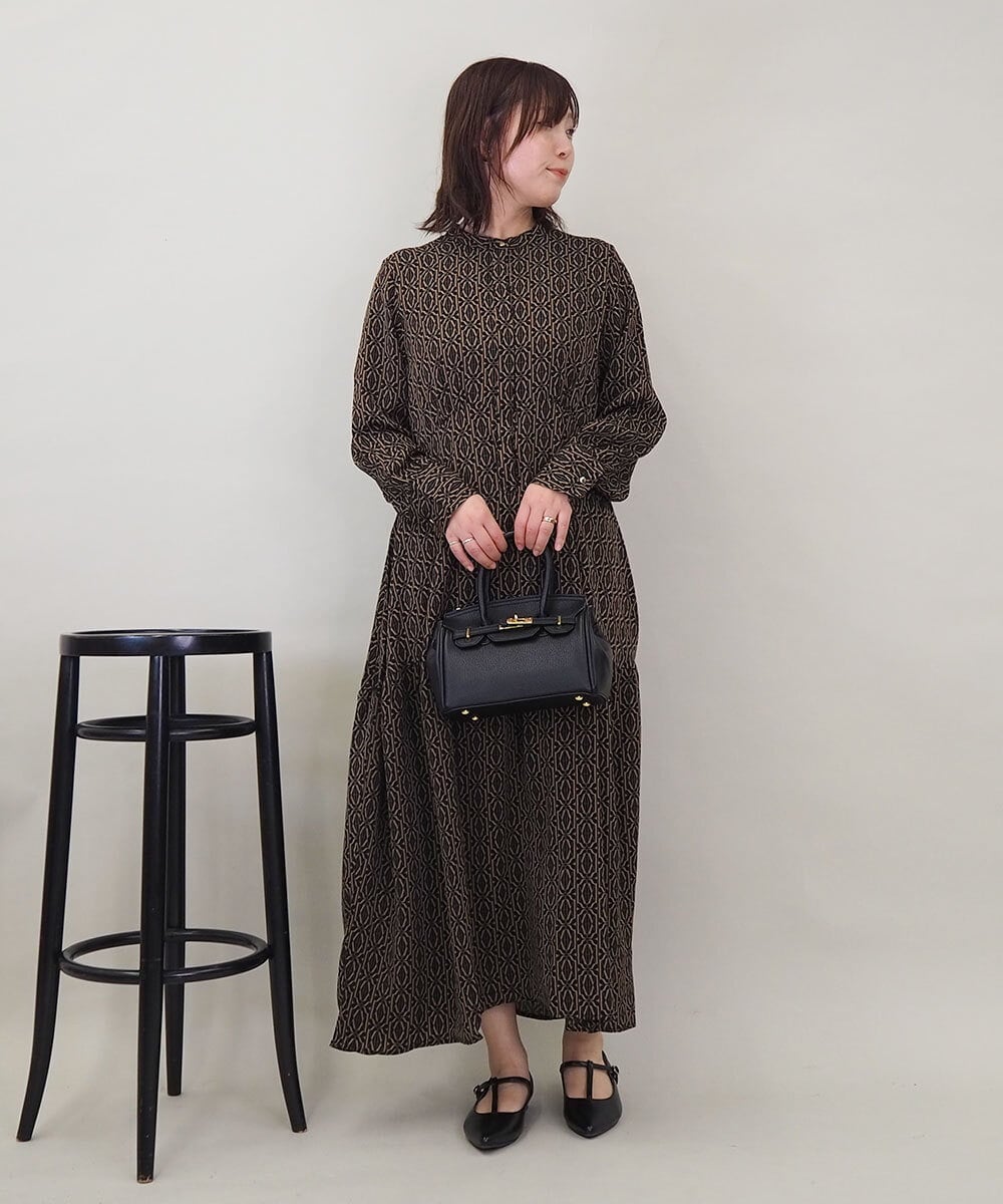 ZMEEE06135 al'aise modulation(アレーズモジュレーション) モノグラムプリントワンピース ブラック