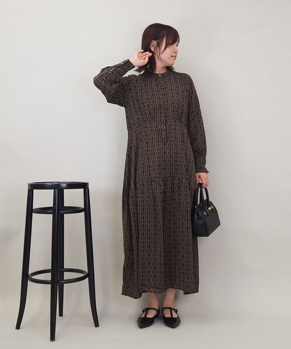 ZMEEE06135 al'aise modulation(アレーズモジュレーション) モノグラムプリントワンピース ブラック