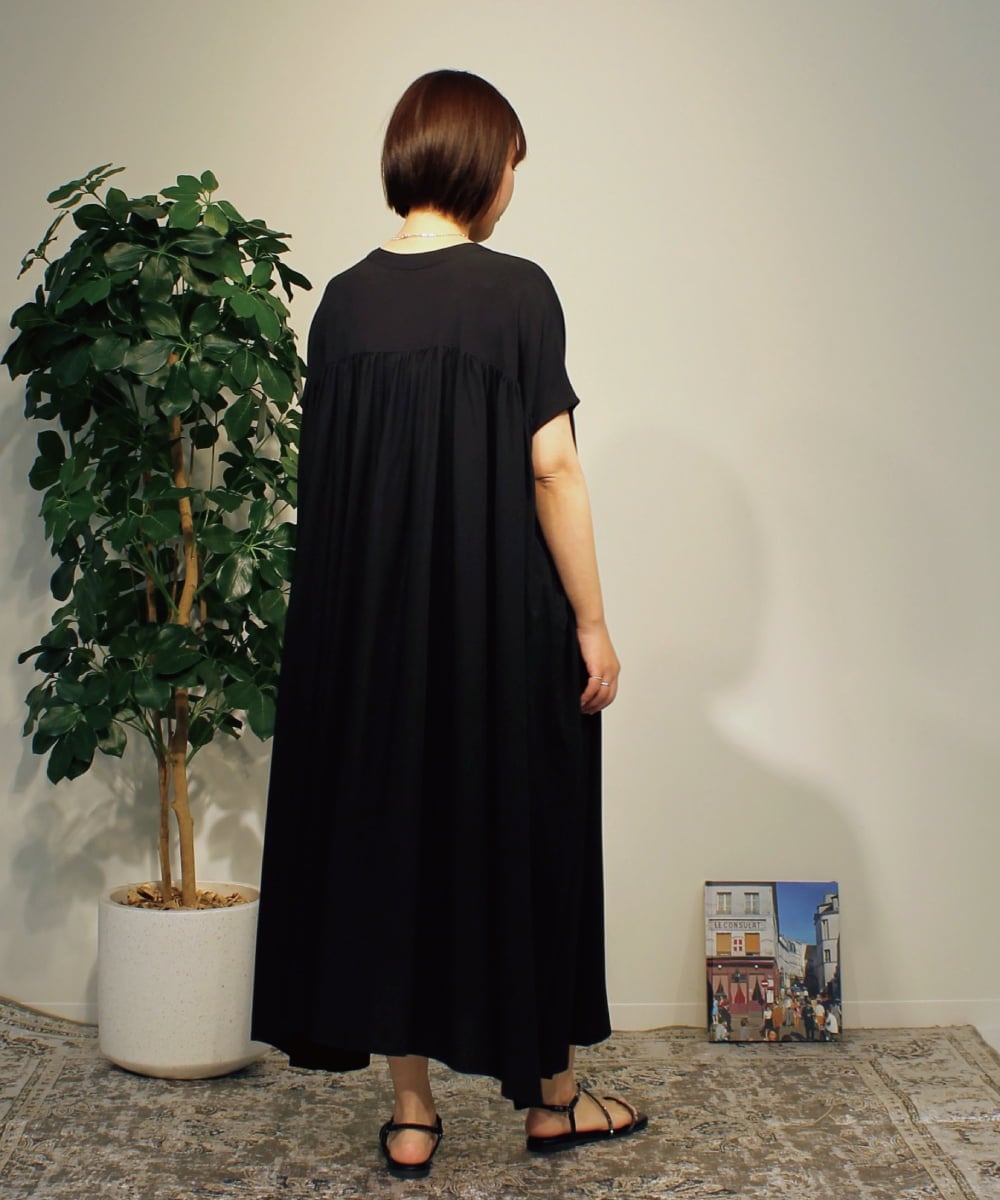 ZMEGB24150 al'aise modulation(アレーズモジュレーション) ギャザーワイドリネン混ワンピース ブラック