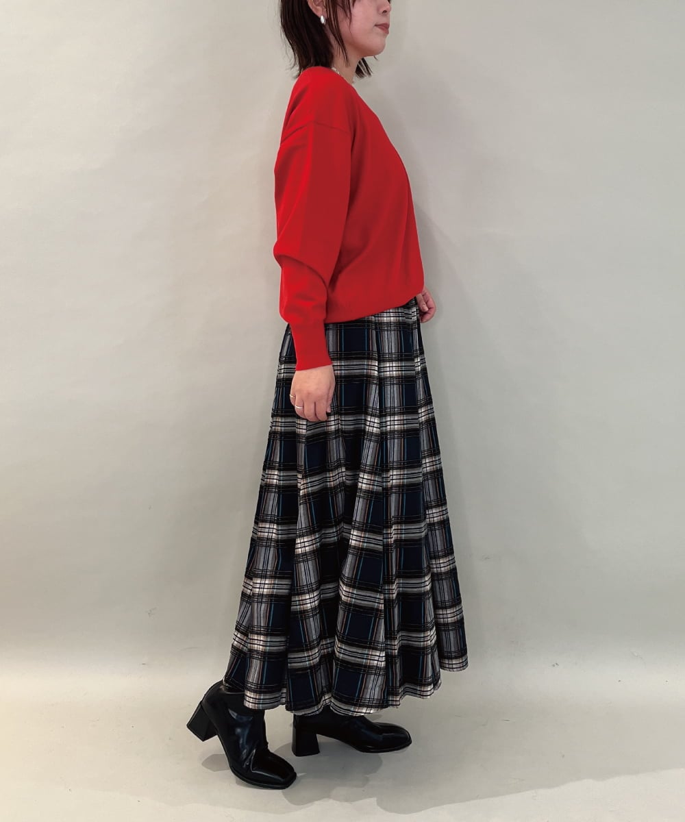 ZMFAE33079 al'aise modulation(アレーズモジュレーション) 【洗える】ミニマルVネックニットプルオーバー レッド