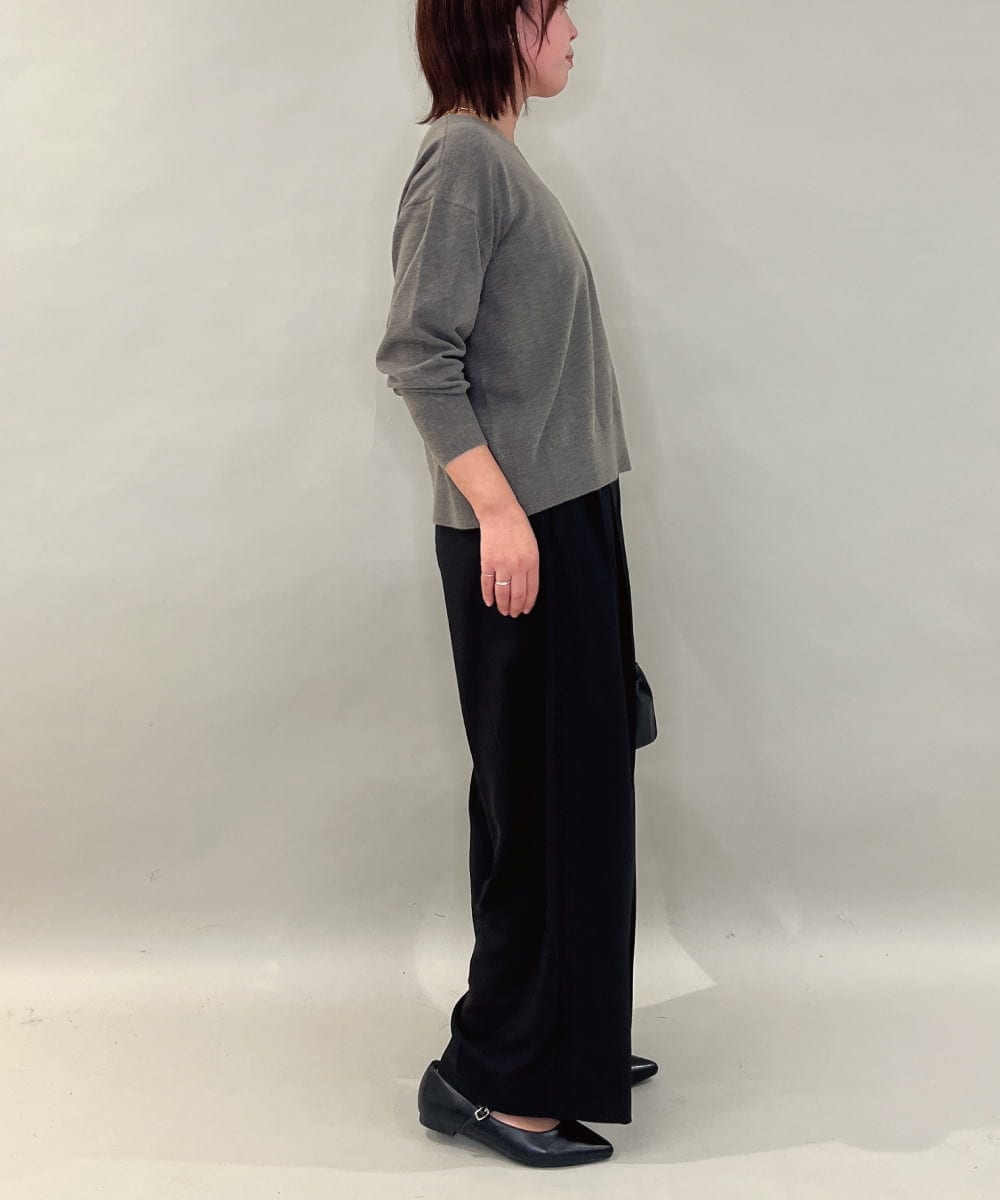 ZMFAE33079 al'aise modulation(アレーズモジュレーション) 【洗える】ミニマルVネックニットプルオーバー ベージュ