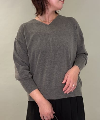 ZMFAE33079 al'aise modulation 【洗える】ミニマルVネックニットプルオーバー