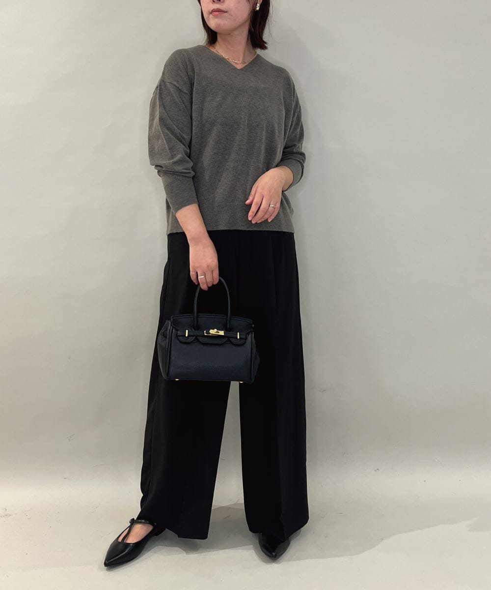 ZMFAE33079 al'aise modulation(アレーズモジュレーション) 【洗える】ミニマルVネックニットプルオーバー ベージュ