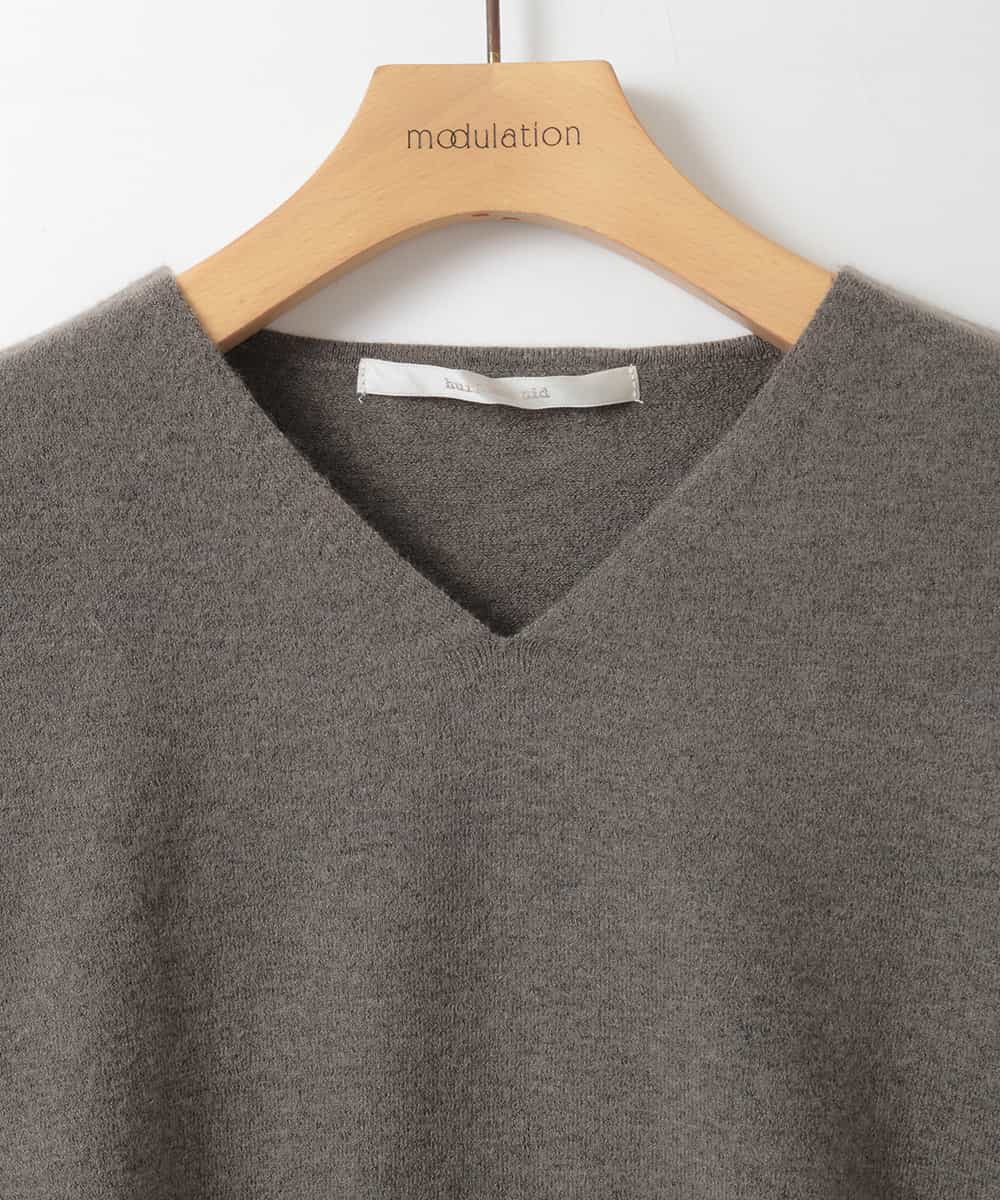 ZMFAE33079 al'aise modulation(アレーズモジュレーション) 【洗える】ミニマルVネックニットプルオーバー ベージュ