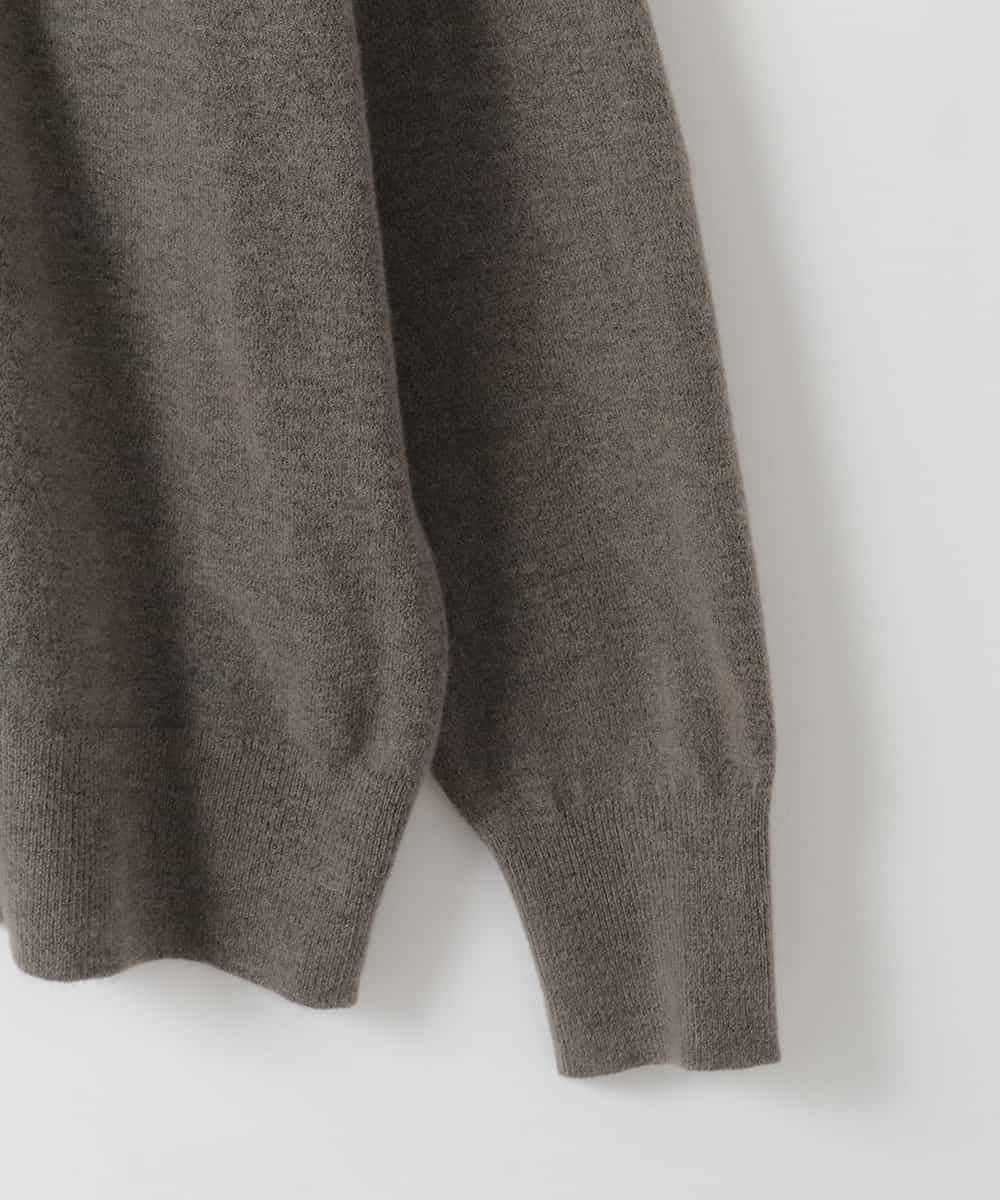 ZMFAE33079 al'aise modulation(アレーズモジュレーション) 【洗える】ミニマルVネックニットプルオーバー ベージュ