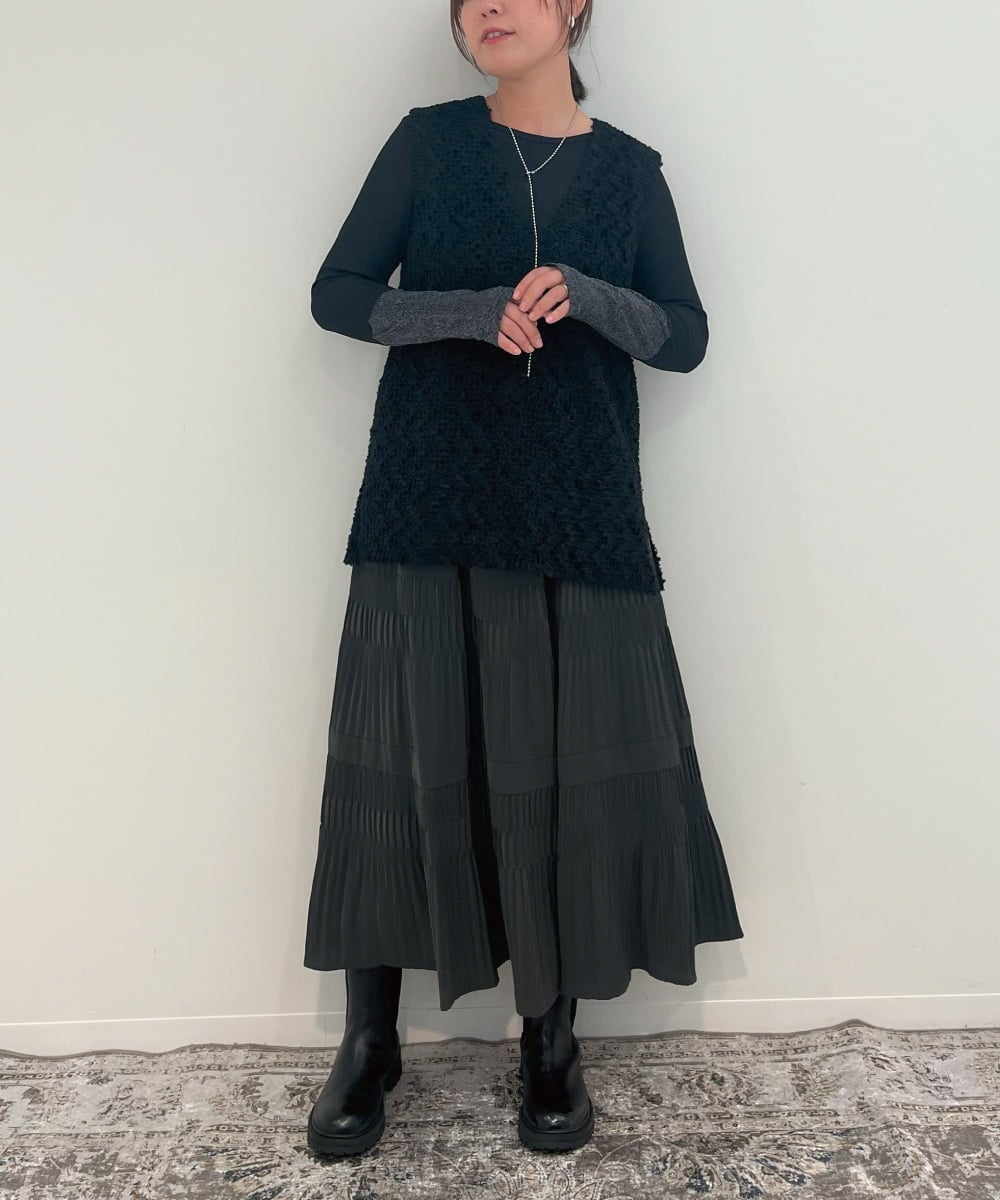 ZMFAE42140 al'aise modulation(アレーズモジュレーション) テープヤーンVネックベスト ブラック