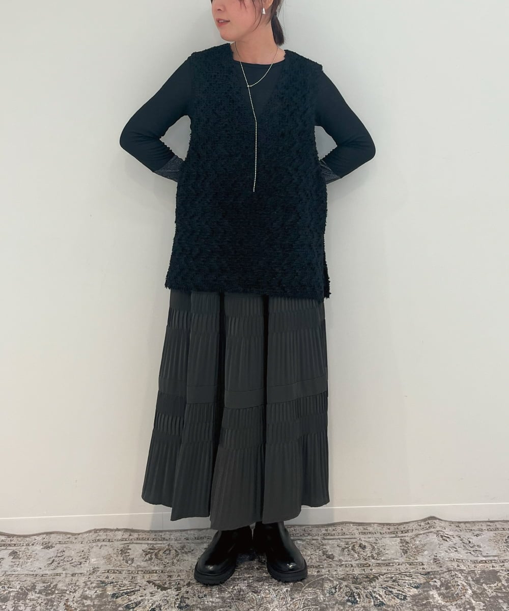 ZMFAE42140 al'aise modulation(アレーズモジュレーション) テープヤーンVネックベスト ブラック