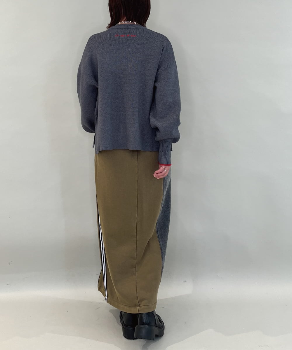 ZMFAE55099 al'aise modulation(アレーズモジュレーション) ロゴアクセントデザインニットプルオーバー ダークグレー