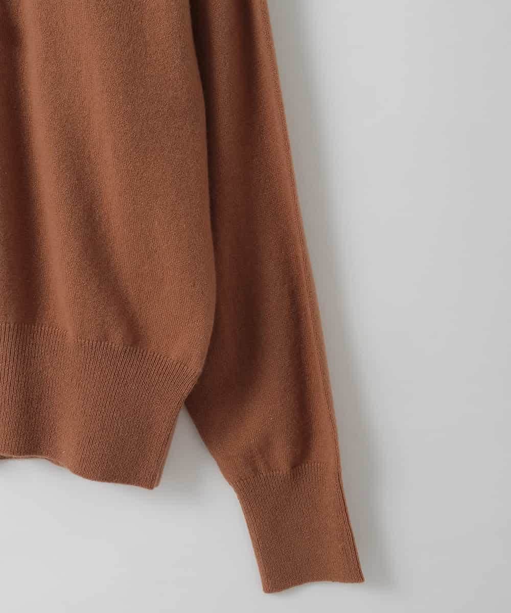 ZMFAE62150 al'aise modulation(アレーズモジュレーション) ワッペンアクセントニットプルオーバー ベージュ