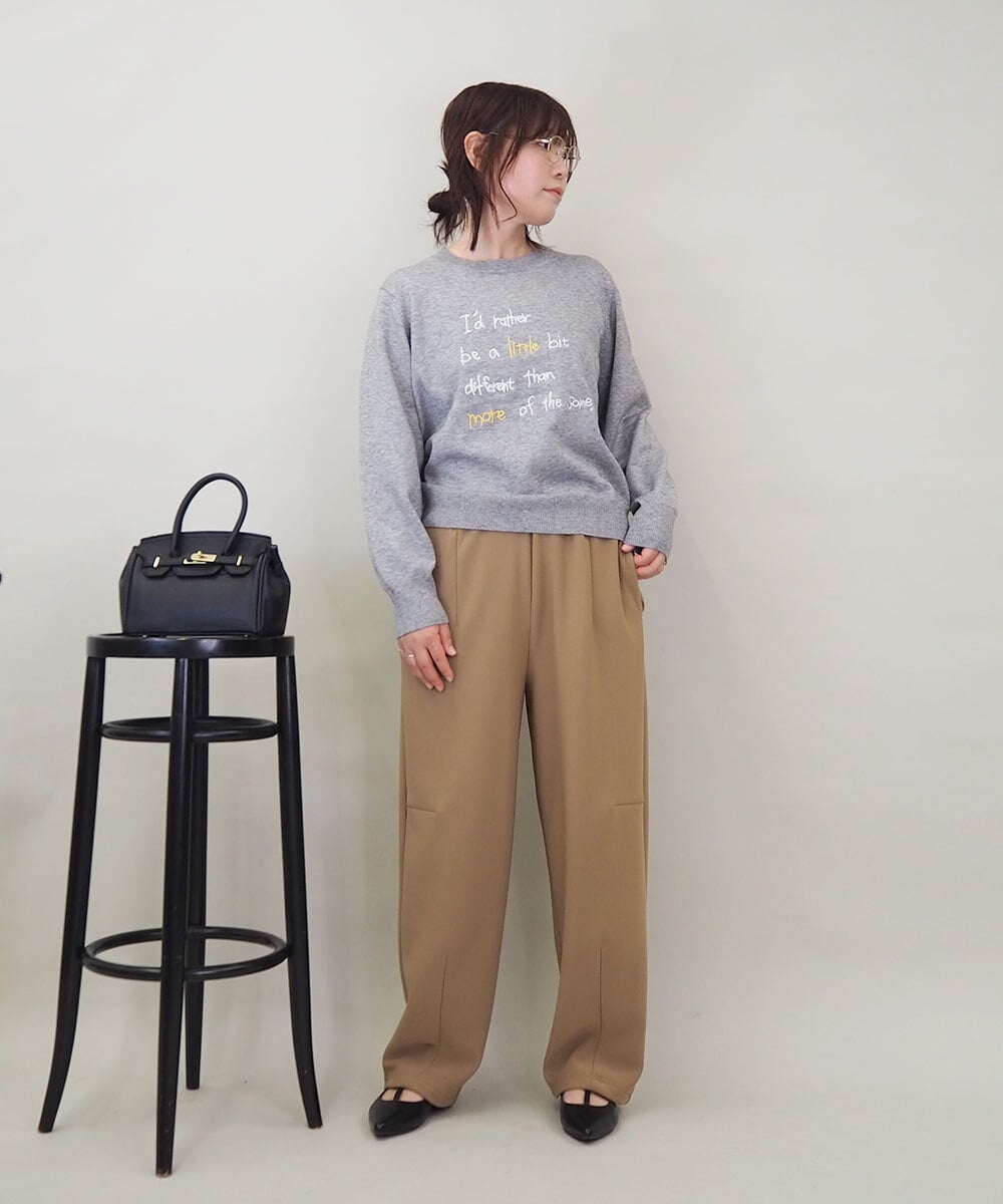 ZMFCE12120 al'aise modulation(アレーズモジュレーション) 【洗える】手書き風メッセージ刺繍ニット ライトグレー