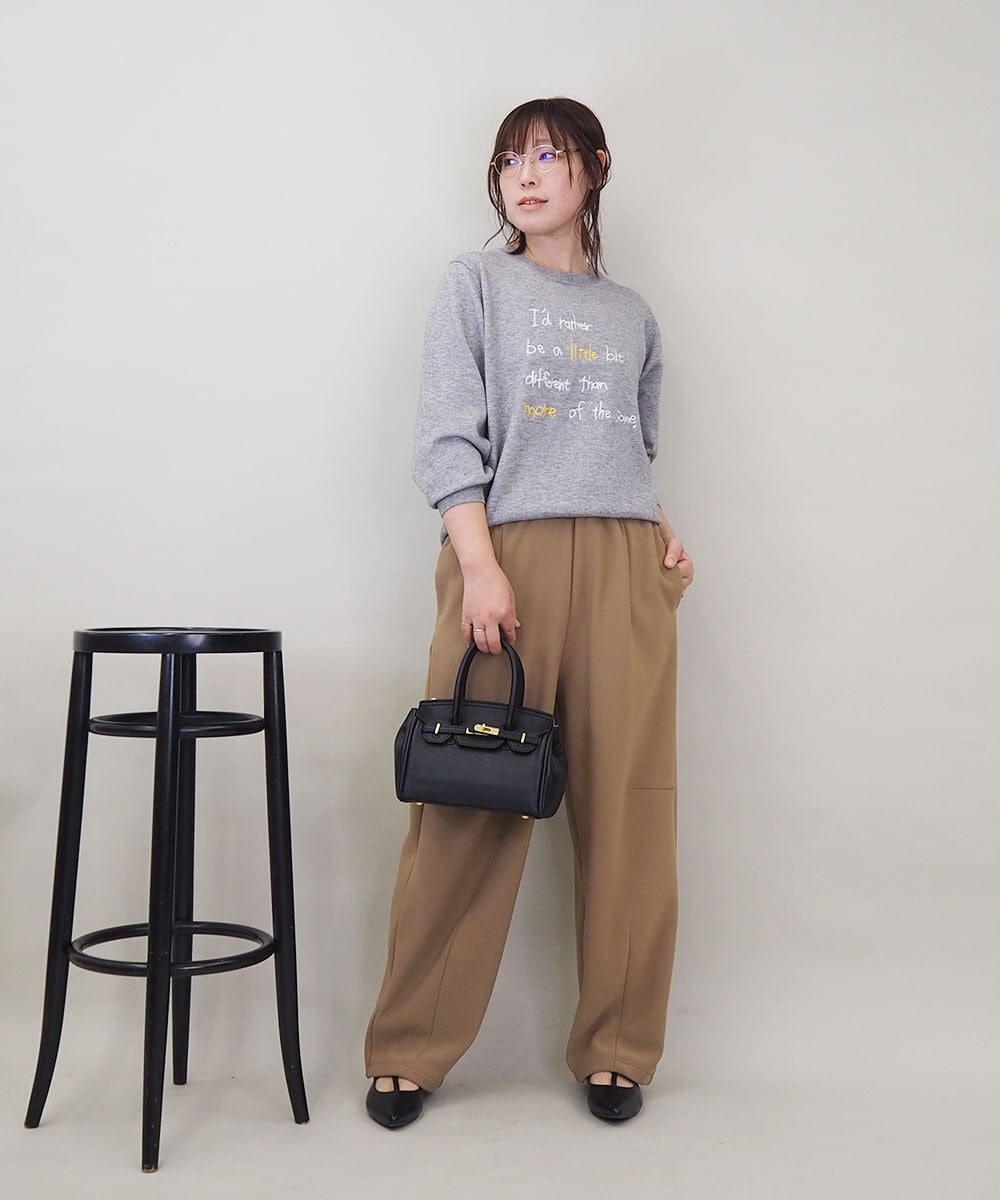 ZMFCE12120 al'aise modulation(アレーズモジュレーション) 【洗える】手書き風メッセージ刺繍ニット ライトグレー