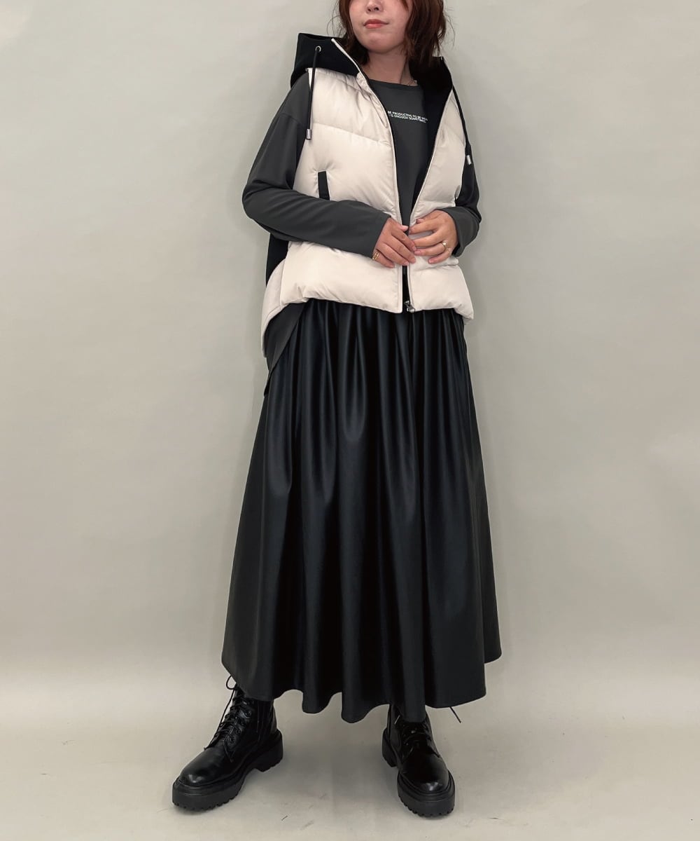 ZMHAE30130 al'aise modulation(アレーズモジュレーション) ウエストギャザーフェイクレザースカート ブラック