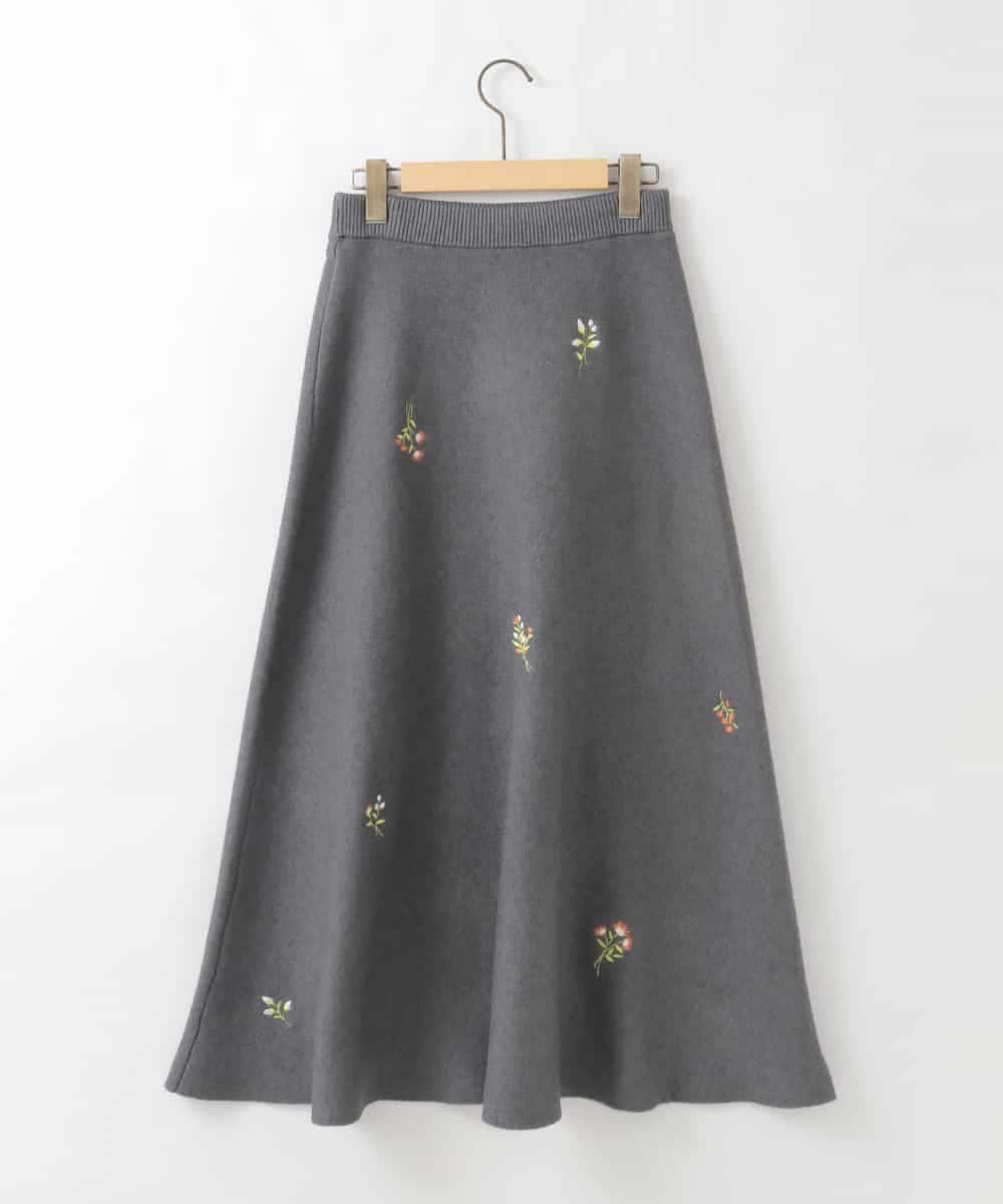 ZMHCE01136 al'aise modulation(アレーズモジュレーション) 【洗える】フラワー刺繍フレアニットスカート グレー