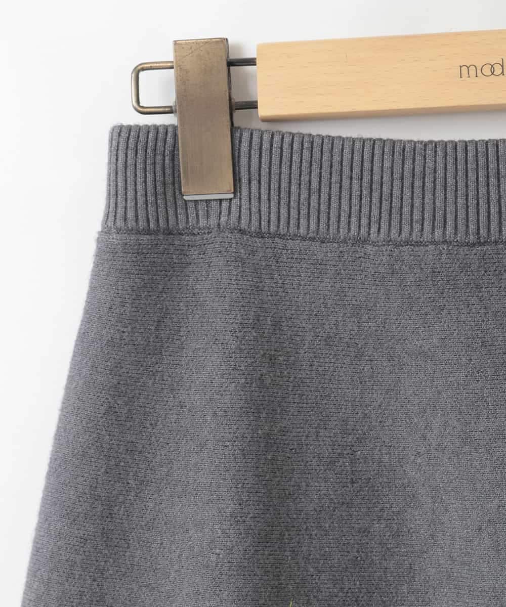 ZMHCE01136 al'aise modulation(アレーズモジュレーション) 【洗える】フラワー刺繍フレアニットスカート グレー