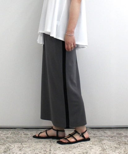 ZMHIB62070  【洗える】配色ラインナローシルエットスカート